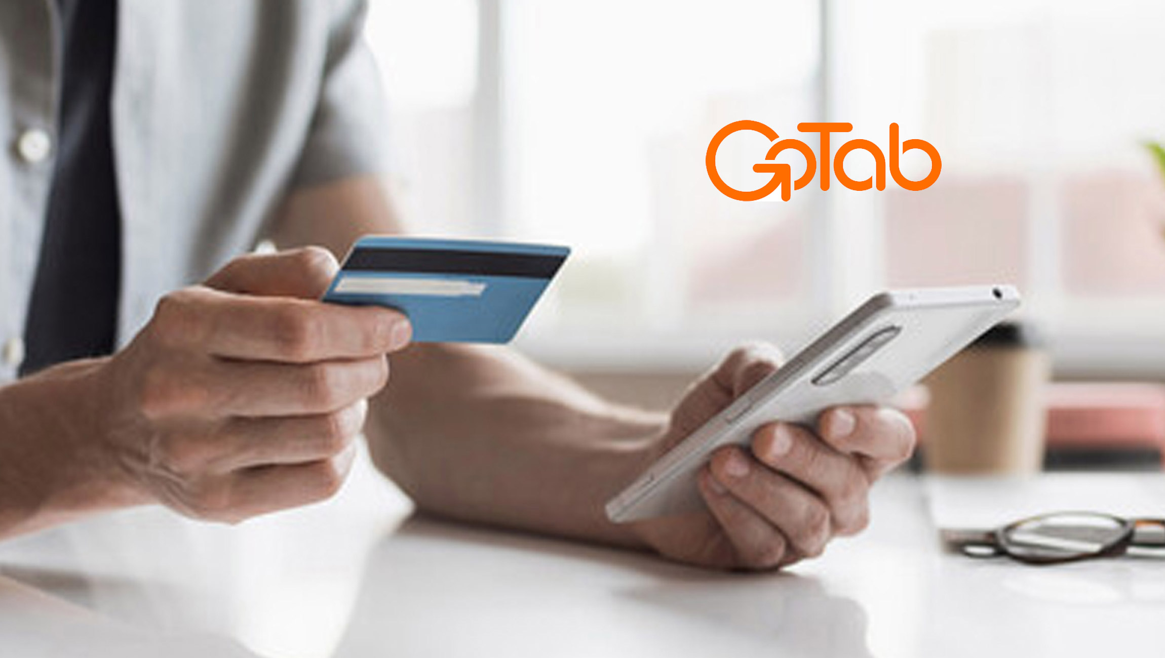 GoTab-Unveils-EasyTab™_-A-New-Feature-that-Helps-Servers-and-Bartenders-Seamlessly-Bridge-Mobile-Order-and-Pay-at-Table-with-Traditional-Service